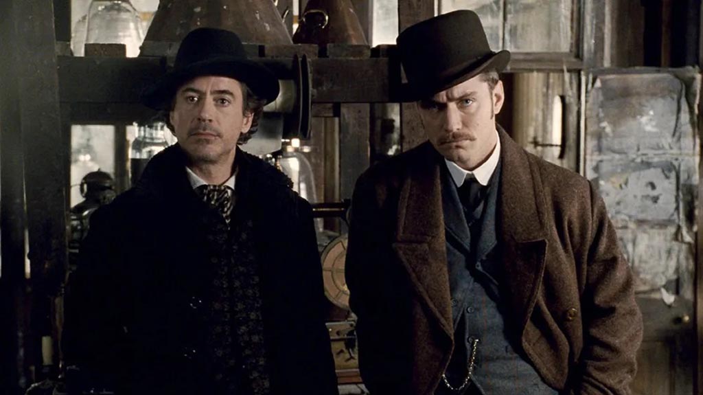 رابرت داونی جونیور و جود لا به ترتیب در نقش های شرلوک هلمز و دکتر واتسون در فیلم شرلوک 2009
